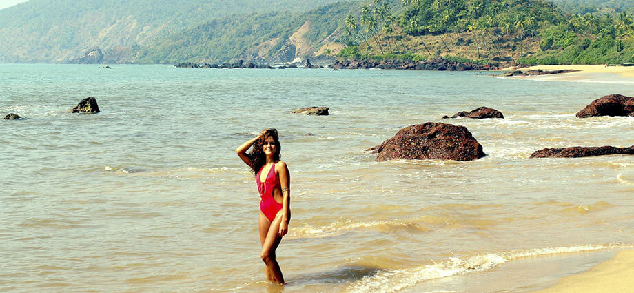 girl-at-cola-beach-south-goa