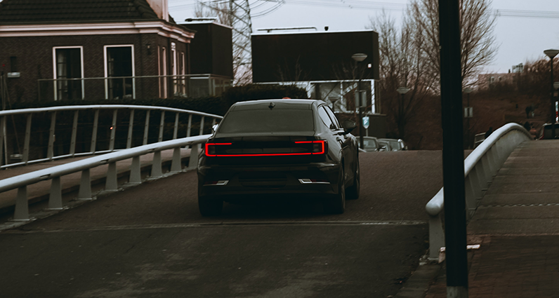 article-car-over-bridge