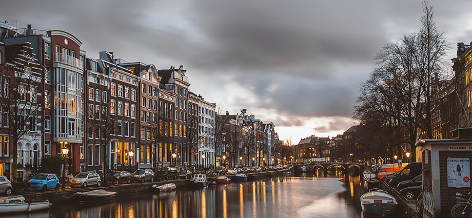 article-amsterdam-by-night