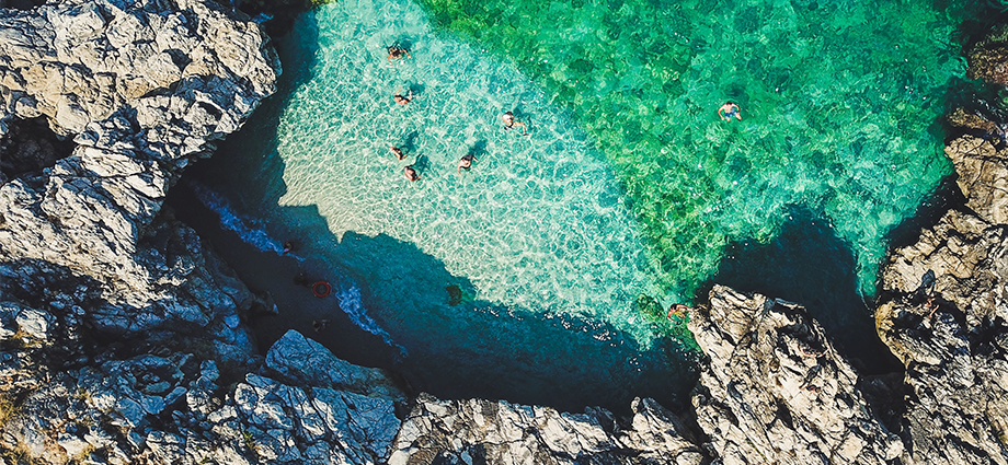 article-beach-cave